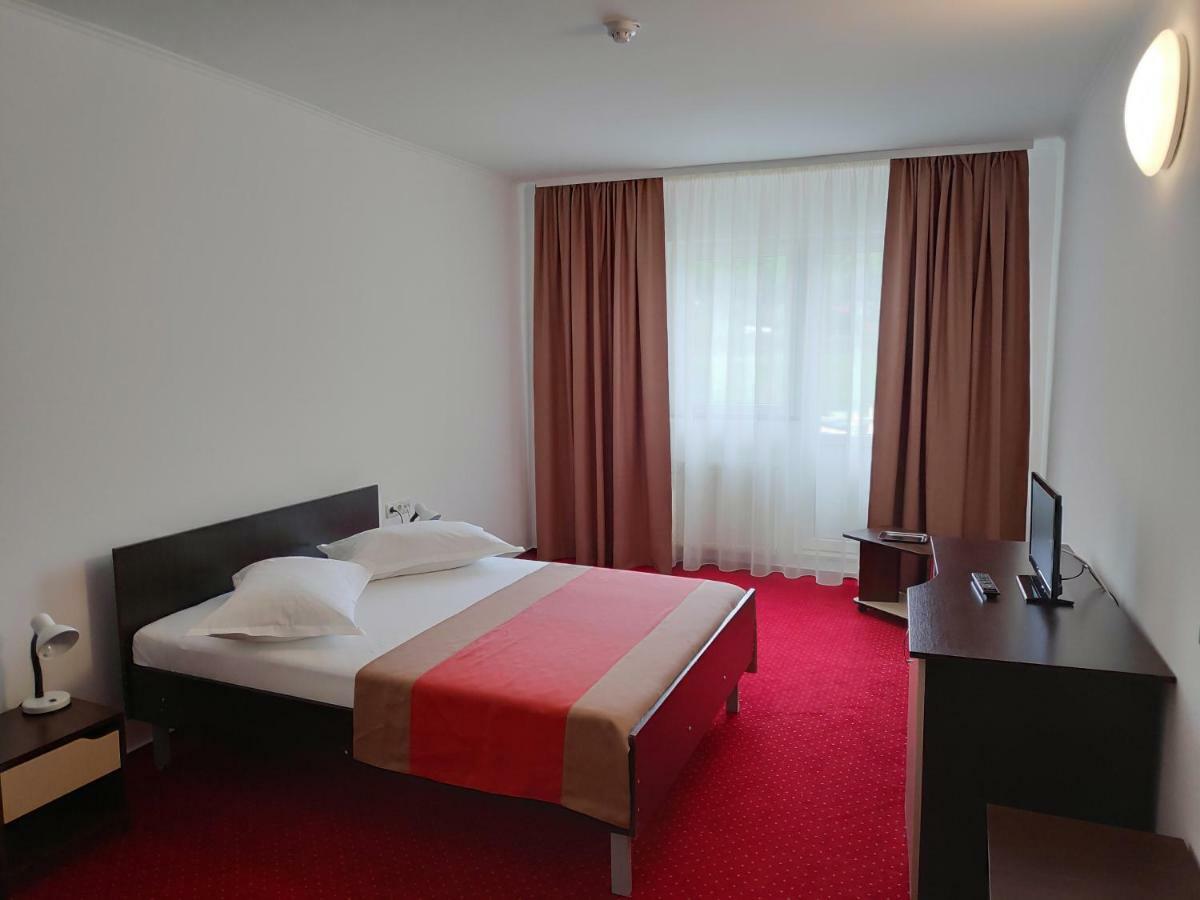 Hostel Caliman Caciulata Buitenkant foto