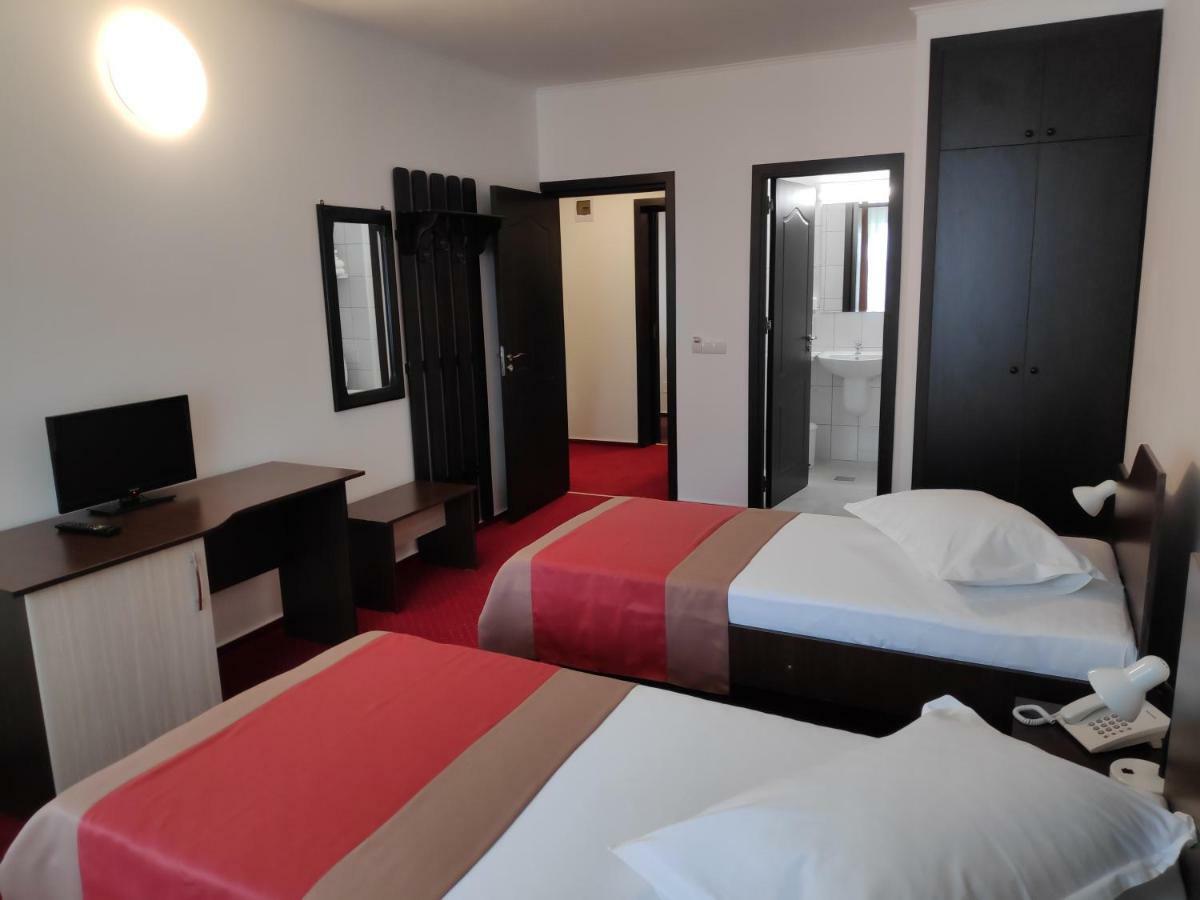 Hostel Caliman Caciulata Buitenkant foto